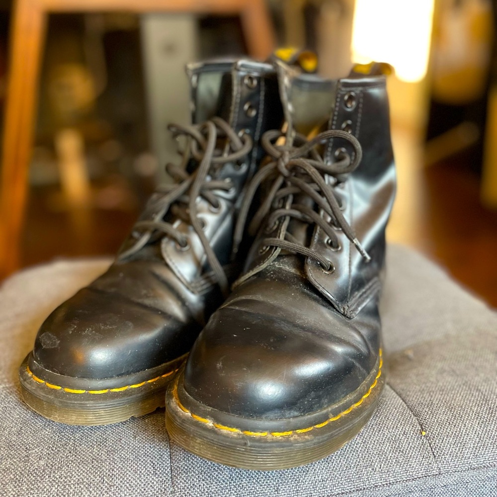 Dr Martens 1460 womens size 9 shoes black leather lace up combat boots